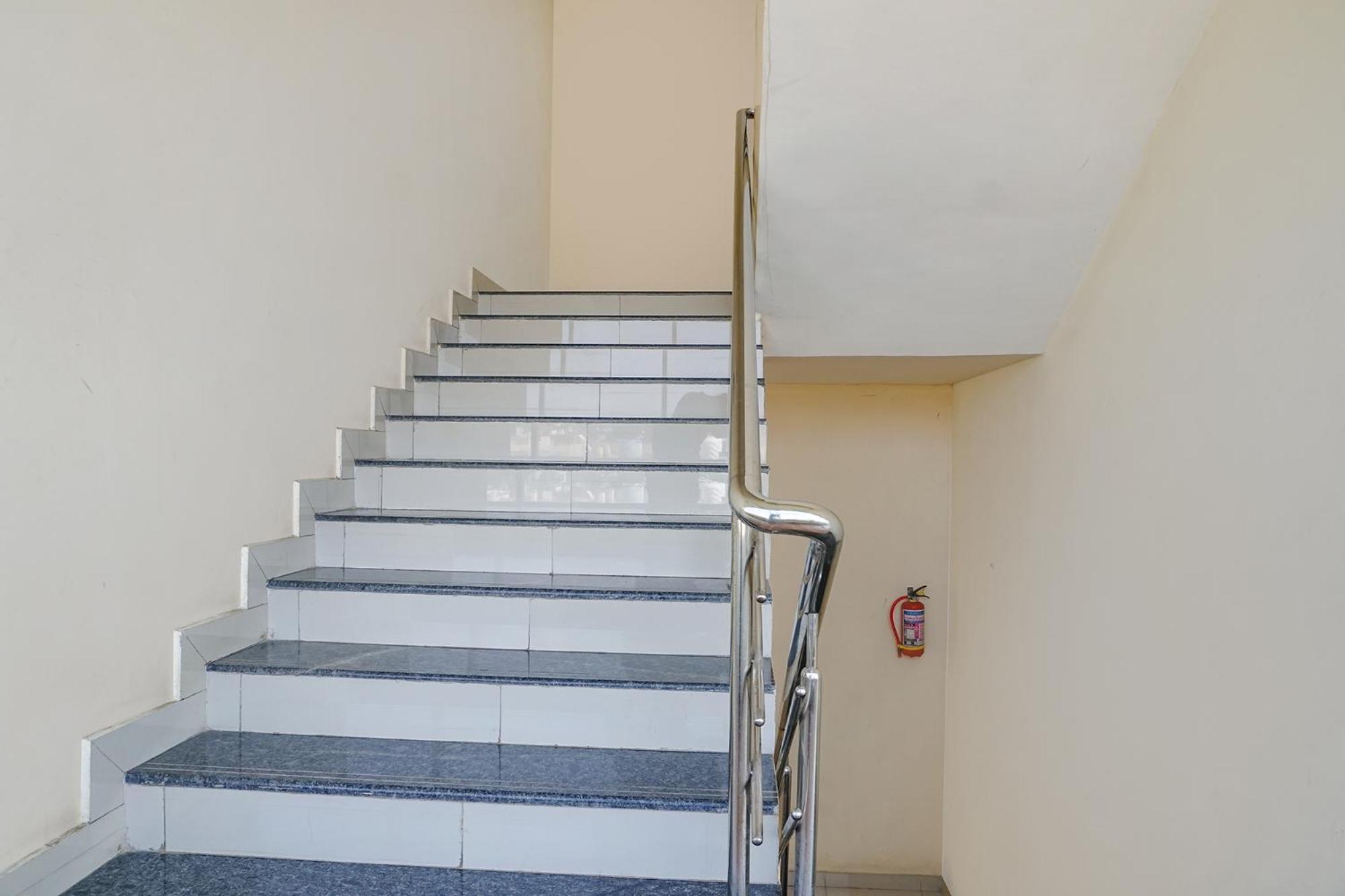 Fabexpress Vaishnav Inn Talegaon Dabhade Zewnętrze zdjęcie
